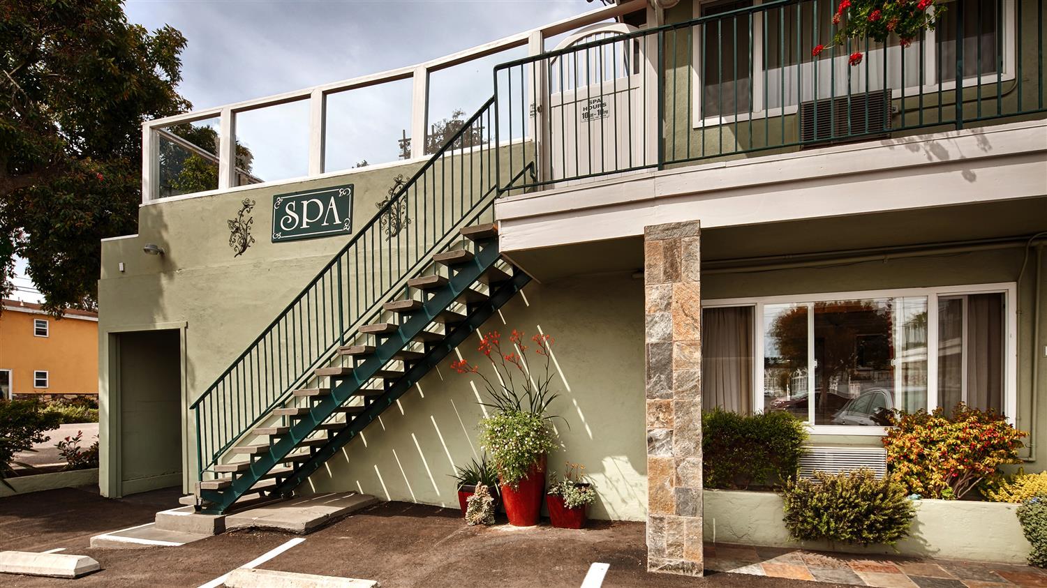 Western Tradewinds Hotel