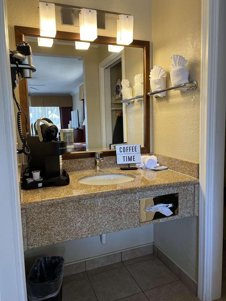 Western Tradewinds 3*