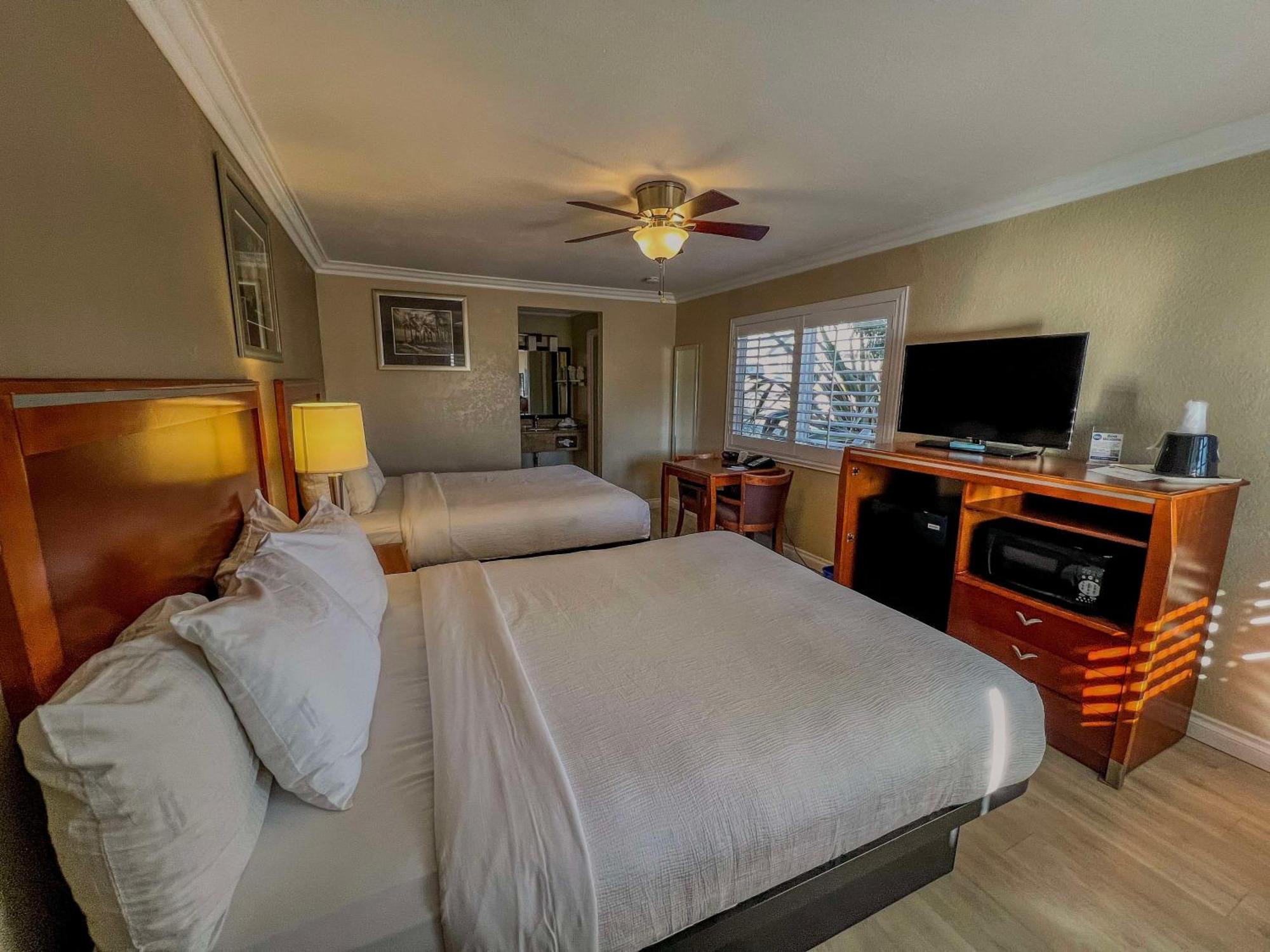 Hotel Western Tradewinds 3*