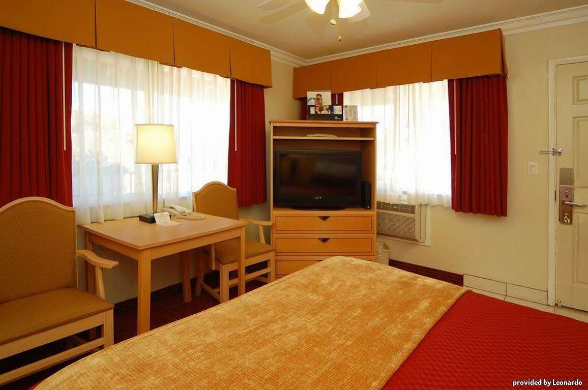 Western Tradewinds Hotel 3*