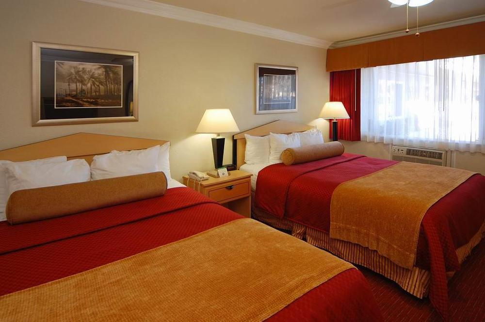 Western Tradewinds Hotel